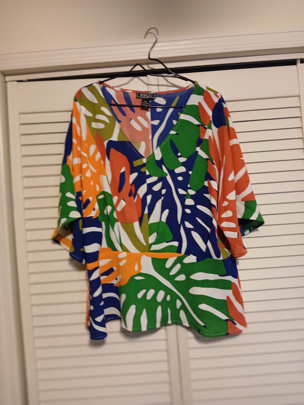 New York Clothing Company Multicolor Leaf-Print V-Neck Women’s Top